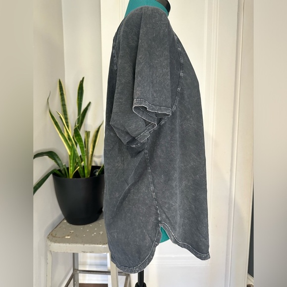 Rae Mode medium black/gray acid washed shirt - Picture 6 of 13
